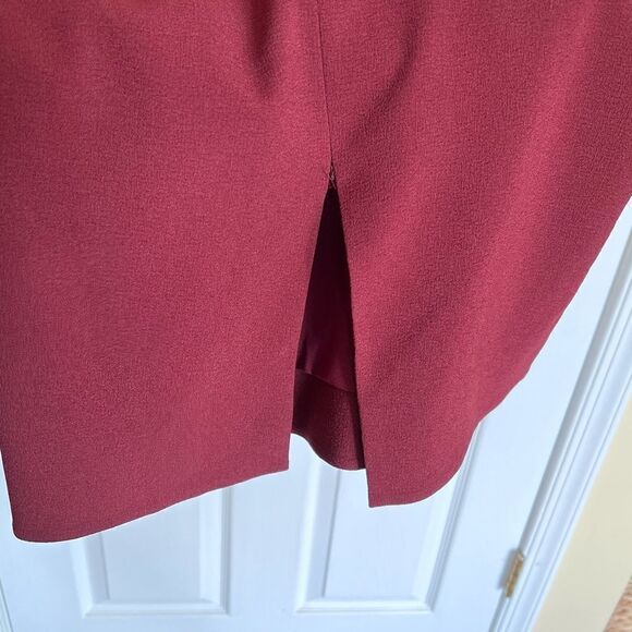 DRESS THE POPULATION Lyla Crepe Cocktail dress (Burgundy) - Picture 9 of 10